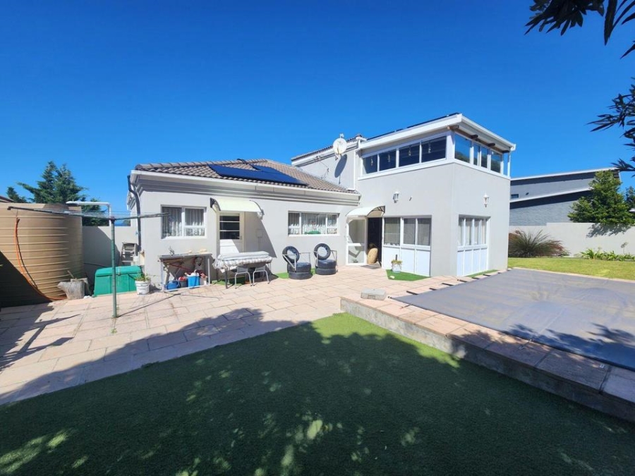 4 Bedroom Property for Sale in Chanteclair Western Cape